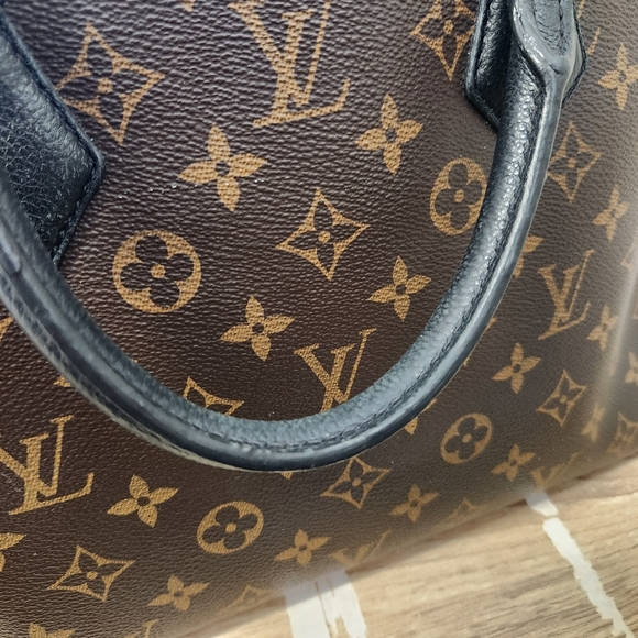 Louis Vuitton Alma B'N'B - Picture 13 of 15